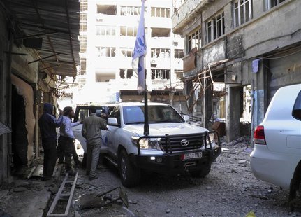 United Nations members arrive to the besieged neighbourhoods of Homs to supply humanitarian aid February 8, 2014. REUTERS/Thaer Al Khalidiya United Nations members arrive to the besieged neighbourhoods of Homs to supply humanitarian aid February 8, 2014. REUTERS/Thaer Al Khalidiya