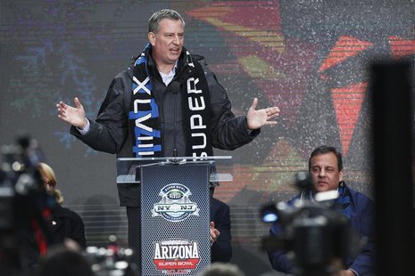 New York Mayor Bill de Blasio speaks to the guest as he attends the Super Bowl Hand-Off Ceremony at the Boulevard fan zone ahead of Super Bo New York Mayor Bill de Blasio speaks to the guest as he attends the Super Bowl Hand-Off Ceremony at the Boulevard fan zone ahead of Super Bo