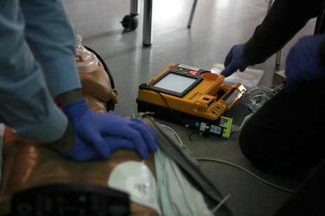 An AED is tested on a dummy. An AED is tested on a dummy.
