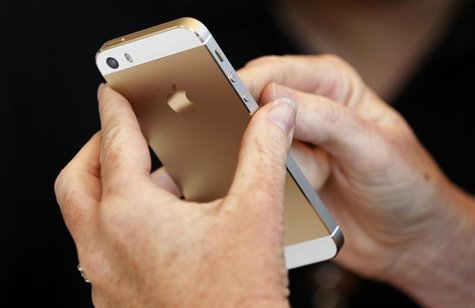 The gold colored version of the new iPhone 5S is seen after Apple Inc's media event in Cupertino, California September 10, 2013. REUTERS/Ste The gold colored version of the new iPhone 5S is seen after Apple Inc's media event in Cupertino, California September 10, 2013. REUTERS/Ste