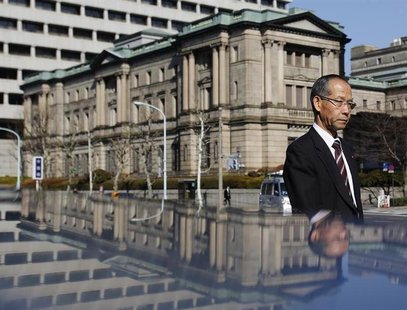 A man walks past the Bank of Japan building in Tokyo January 22, 2014. REUTERS/Yuya Shino A man walks past the Bank of Japan building in Tokyo January 22, 2014. REUTERS/Yuya Shino
