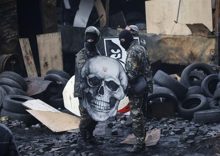 Anti-government protesters are seen at the barricades in Kiev February 11, 2014. REUTERS/Stringer Anti-government protesters are seen at the barricades in Kiev February 11, 2014. REUTERS/Stringer