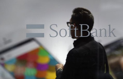 Softbank Corp's logo is pictured at its branch in Tokyo June 11, 2013. REUTERS/Yuya Shino Softbank Corp's logo is pictured at its branch in Tokyo June 11, 2013. REUTERS/Yuya Shino