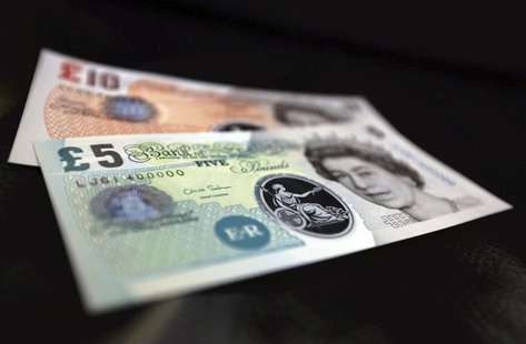 Sample polymer five and ten GB pound banknotes are seen on display at the Bank of England in London September 10, 2013. REUTERS/Chris Ratcli Sample polymer five and ten GB pound banknotes are seen on display at the Bank of England in London September 10, 2013. REUTERS/Chris Ratcli