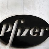 The Pfizer logo is seen outside their world headquarters in New York November 5, 2013. REUTERS/Adam Hunger The Pfizer logo is seen outside their world headquarters in New York November 5, 2013. REUTERS/Adam Hunger