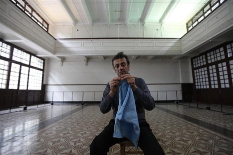 Artist Kutlug Ataman attaches the first cloth to start his art project "Silsel" at Galata Greek Primary School in Istanbul in this May 12, 2 Artist Kutlug Ataman attaches the first cloth to start his art project "Silsel" at Galata Greek Primary School in Istanbul in this May 12, 2