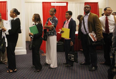 Attendees line up for an interview with a prospective employer at a job fair in Washington, August 6, 2009. REUTERS/Jason Reed Attendees line up for an interview with a prospective employer at a job fair in Washington, August 6, 2009. REUTERS/Jason Reed