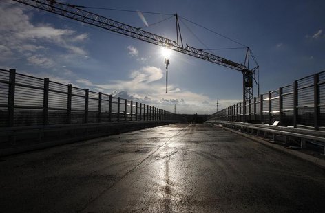 A construction site of part of a ring road is seen in Warsaw city, September 20, 2013. REUTERS/Kacper Pempel A construction site of part of a ring road is seen in Warsaw city, September 20, 2013. REUTERS/Kacper Pempel