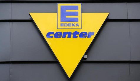 The logo of German supermarket chain Edeka is pictured out side a store in Berlin, May 29, 2013. REUTERS/Fabrizio Bensch The logo of German supermarket chain Edeka is pictured out side a store in Berlin, May 29, 2013. REUTERS/Fabrizio Bensch
