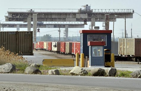 Canadian Pacific Railway cranes sit idle at the Intermodal Terminal in Vaughan, Ontario May 23, 2012. REUTERS/Mike Cassese Canadian Pacific Railway cranes sit idle at the Intermodal Terminal in Vaughan, Ontario May 23, 2012. REUTERS/Mike Cassese