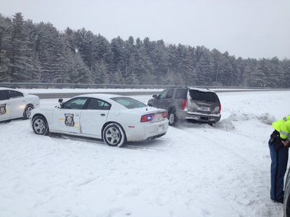 2-14 Indiana State Police helping motorists during Friday snow.
Photo courtesy ISP 2-14 Indiana State Police helping motorists during Friday snow.
Photo courtesy ISP