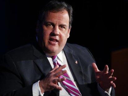 New Jersey Governor Chris Christie speaks during a luncheon by the Economic Club of Chicago, in Chicago, Illinois February 11, 2014. REUTERS New Jersey Governor Chris Christie speaks during a luncheon by the Economic Club of Chicago, in Chicago, Illinois February 11, 2014. REUTERS