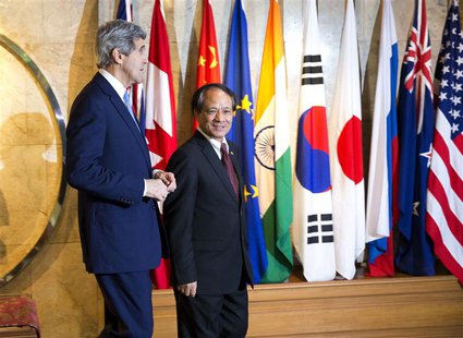 U.S. Secretary of State John Kerry (L) walks with ASEAN Secretary-General Le Luong Minh to a meeting in Jakarta February 16, 2014. REUTERS/E U.S. Secretary of State John Kerry (L) walks with ASEAN Secretary-General Le Luong Minh to a meeting in Jakarta February 16, 2014. REUTERS/E