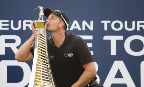 Henrik Stenson of Sweden kisses his 2013 Race to Dubai trophy after winning the DP World Tour Championship in Dubai November 17, 2013. REUTE Henrik Stenson of Sweden kisses his 2013 Race to Dubai trophy after winning the DP World Tour Championship in Dubai November 17, 2013. REUTE