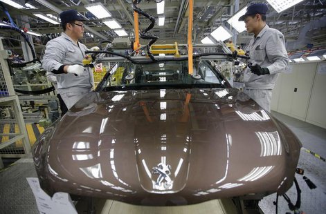 Employees work at a production line of a Dongfeng Peugeot Citroen Automobile factory in Wuhan, Hubei province, February 13, 2014. REUTERS/St Employees work at a production line of a Dongfeng Peugeot Citroen Automobile factory in Wuhan, Hubei province, February 13, 2014. REUTERS/St