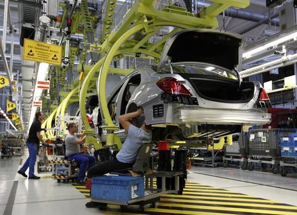 File photo of employees working on Mercedes-Benz S-class cars at the plant in Sindelfingen near Stuttgart January 24, 2014. REUTERS/Michaela File photo of employees working on Mercedes-Benz S-class cars at the plant in Sindelfingen near Stuttgart January 24, 2014. REUTERS/Michaela