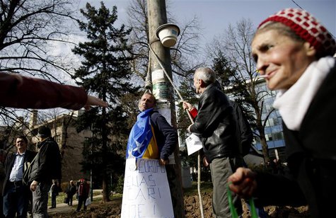 Anti-government protesters simulate an execution scene during a protest in Sarajevo February 17, 2014. REUTERS/Dado Ruvic Anti-government protesters simulate an execution scene during a protest in Sarajevo February 17, 2014. REUTERS/Dado Ruvic