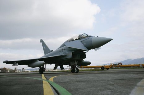A EADS Eurofighter Typhoon jet rolls at the Swiss Army Airbase in Emmen, central Switzerland November 14, 2008. REUTERS/Michael Buholzer A EADS Eurofighter Typhoon jet rolls at the Swiss Army Airbase in Emmen, central Switzerland November 14, 2008. REUTERS/Michael Buholzer