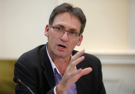 Chief Executive of Anglo American Platinum, Chris Griffith addresses a media conference in Johannesburg February 19, 2014. REUTERS/Mike Hutc Chief Executive of Anglo American Platinum, Chris Griffith addresses a media conference in Johannesburg February 19, 2014. REUTERS/Mike Hutc