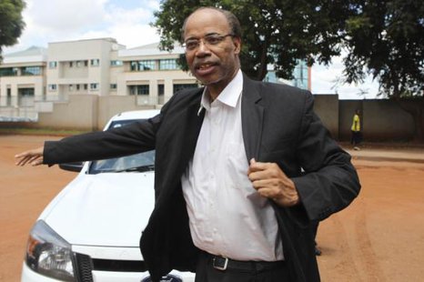 Former U.S. congressman Mel Reynolds arrives at the Harare Magistrates court, February 19, 2014.
CREDIT: REUTERS/PHILIMON BULAWAYO Former U.S. congressman Mel Reynolds arrives at the Harare Magistrates court, February 19, 2014.
CREDIT: REUTERS/PHILIMON BULAWAYO