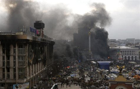 Smoke rises above burning barricades at Independence Square during anti-government protests in Kiev February 20, 2014. REUTERS/Vasily Fedose Smoke rises above burning barricades at Independence Square during anti-government protests in Kiev February 20, 2014. REUTERS/Vasily Fedose