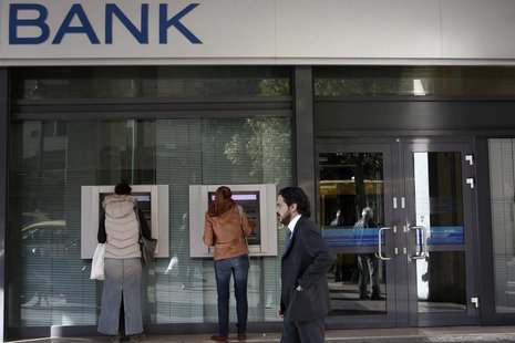 People make transactions at ATMs of an Alpha bank branch in Athens December 7, 2012. REUTERS/Yorgos Karahalis People make transactions at ATMs of an Alpha bank branch in Athens December 7, 2012. REUTERS/Yorgos Karahalis