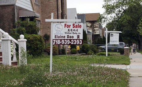 A "for sale" sign is seen outside a home in New York June 19, 2012. REUTERS/Shannon Stapleton A "for sale" sign is seen outside a home in New York June 19, 2012. REUTERS/Shannon Stapleton