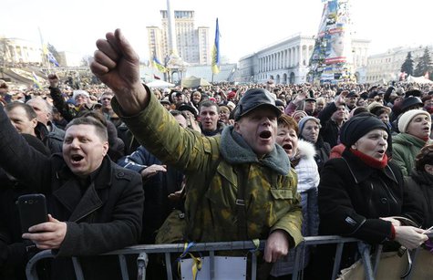 People cheer as they listen to speeches in front of a statue in Independence Square in Kiev February 21, 2014. REUTERS/Vasily Fedosenko People cheer as they listen to speeches in front of a statue in Independence Square in Kiev February 21, 2014. REUTERS/Vasily Fedosenko