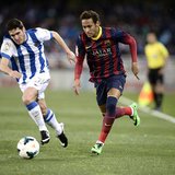 Barcelona's Neymar (R) fights for the ball with Real Sociedad's Zaldua during their Spanish first division soccer match at Anoeta stadium in Barcelona's Neymar (R) fights for the ball with Real Sociedad's Zaldua during their Spanish first division soccer match at Anoeta stadium in