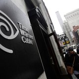Pedestrians walk past the Time Warner Cable headquarters in New York February 13, 2014. REUTERS/Joshua Lott Pedestrians walk past the Time Warner Cable headquarters in New York February 13, 2014. REUTERS/Joshua Lott