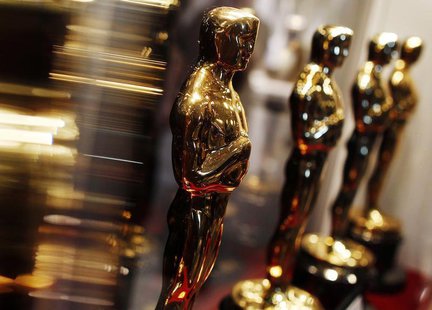 Oscar statuettes are displayed at the "Meet the Oscars" exhibit in New York February 25, 2010. REUTERS/Shannon Stapleton Oscar statuettes are displayed at the "Meet the Oscars" exhibit in New York February 25, 2010. REUTERS/Shannon Stapleton