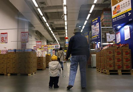 A customer walks with a child inside a wholesale retailer store in Beijing December 4, 2010. REUTERS/Petar Kujundzic A customer walks with a child inside a wholesale retailer store in Beijing December 4, 2010. REUTERS/Petar Kujundzic