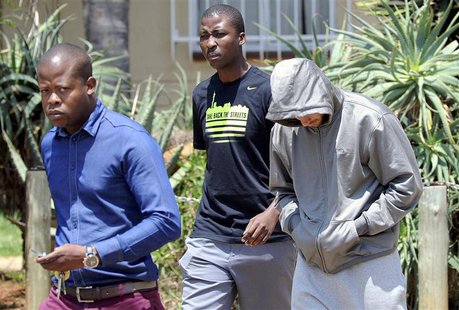 South African "Blade Runner" Oscar Pistorius (R) is escorted by police at a Pretoria police station February 14, 2013. REUTERS/Stringer South African "Blade Runner" Oscar Pistorius (R) is escorted by police at a Pretoria police station February 14, 2013. REUTERS/Stringer