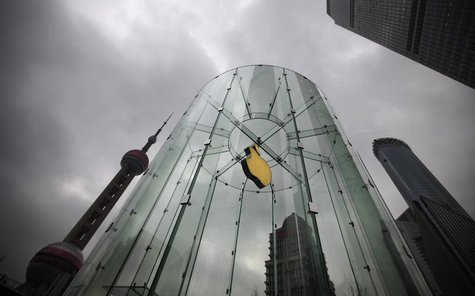 An Apple logo is seen at an Apple store in Pudong, the financial district of Shanghai February 29, 2012. REUTERS/Carlos Barria An Apple logo is seen at an Apple store in Pudong, the financial district of Shanghai February 29, 2012. REUTERS/Carlos Barria