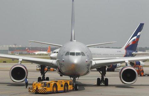 An Aeroflot Airbus A330 plane heading to the Cuban capital Havana is taxied at Moscow's Sheremetyevo airport June 27, 2013. REUTERS/Alexande An Aeroflot Airbus A330 plane heading to the Cuban capital Havana is taxied at Moscow's Sheremetyevo airport June 27, 2013. REUTERS/Alexande