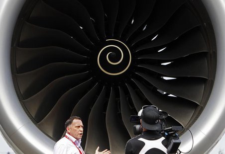 Journalists work next to the Rolls Royce engine of an Airbus A350 on display at the Singapore Airshow February 11, 2014. REUTERS/Edgar Su Journalists work next to the Rolls Royce engine of an Airbus A350 on display at the Singapore Airshow February 11, 2014. REUTERS/Edgar Su
