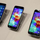 New Samsung Galaxy S5 smartphones are seen on a display at the Mobile World Congress in Barcelona February 23, 2014. REUTERS/Albert Gea New Samsung Galaxy S5 smartphones are seen on a display at the Mobile World Congress in Barcelona February 23, 2014. REUTERS/Albert Gea