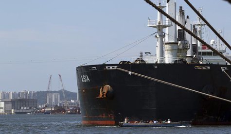 A boat transport passengers past a ship docked at the port of Santos February 22, 2013. REUTERS/Paulo Whitaker A boat transport passengers past a ship docked at the port of Santos February 22, 2013. REUTERS/Paulo Whitaker