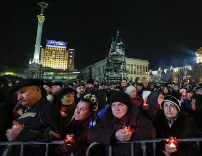 People attend a rally in Independence Square in Kiev, February 26, 2014. REUTERS/Konstantin Chernichkin People attend a rally in Independence Square in Kiev, February 26, 2014. REUTERS/Konstantin Chernichkin