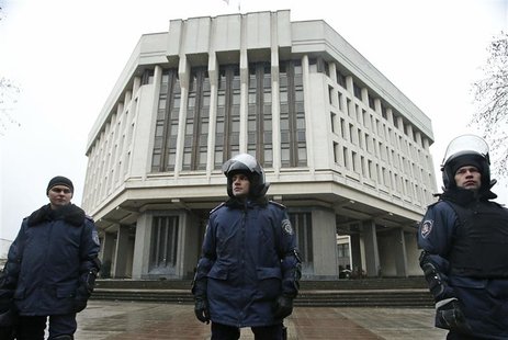 Interior Ministry members stand guard near the Crimean parliament building in Simferopol February 27, 2014. REUTERS/David Mdzinarishvili Interior Ministry members stand guard near the Crimean parliament building in Simferopol February 27, 2014. REUTERS/David Mdzinarishvili
