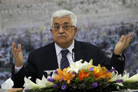 Palestinian President Mahmoud Abbas gestures during a news conference in the West Bank city of Ramallah November 16, 2012. REUTERS/Mohamad T Palestinian President Mahmoud Abbas gestures during a news conference in the West Bank city of Ramallah November 16, 2012. REUTERS/Mohamad T