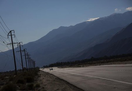 A highway is seen in Palm Springs, California December 20, 2013. REUTERS/Eric Thayer A highway is seen in Palm Springs, California December 20, 2013. REUTERS/Eric Thayer