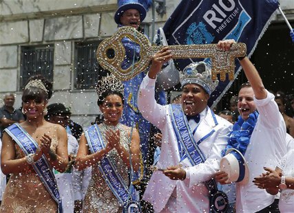 Rio de Janeiro's Mayor Eduardo Paes (R) hands over the city's ceremonial key to the Rei Momo, or Carnival King Wilson Neto (2nd R) at Cidade Rio de Janeiro's Mayor Eduardo Paes (R) hands over the city's ceremonial key to the Rei Momo, or Carnival King Wilson Neto (2nd R) at Cidade