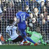 Chelsea's Andre Schurrle (C) scores a goal past Fulham's goalkeeper Maarten Stekelenburg (R) during their English Premier League soccer matc Chelsea's Andre Schurrle (C) scores a goal past Fulham's goalkeeper Maarten Stekelenburg (R) during their English Premier League soccer matc