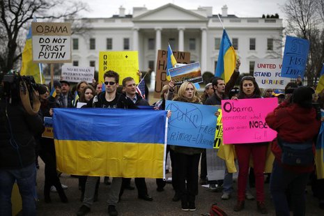 Protesters call for U.S. action against possible Russian incursions into Ukraine, in front of the White House in Washington March 1, 2014. R Protesters call for U.S. action against possible Russian incursions into Ukraine, in front of the White House in Washington March 1, 2014. R