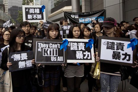 Staff members of Ming Pao newspaper take part in the march against violence on journalists in Hong Kong March 2, 2014. REUTERS/Tyrone Siu Staff members of Ming Pao newspaper take part in the march against violence on journalists in Hong Kong March 2, 2014. REUTERS/Tyrone Siu