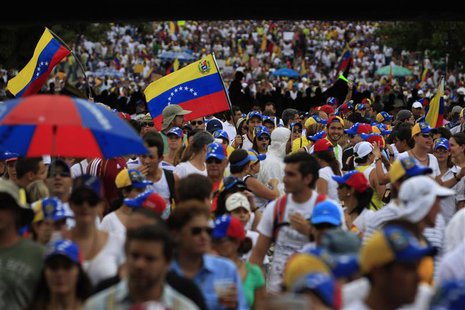 Anti-government protesters take part in rally against Venezuela's President Nicolas Maduro government in Caracas March 2, 2014. REUTERS/Toma Anti-government protesters take part in rally against Venezuela's President Nicolas Maduro government in Caracas March 2, 2014. REUTERS/Toma