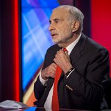 Billionaire activist-investor Carl Icahn gives an interview on FOX Business Network's Neil Cavuto show in New York February 11, 2014. REUTER Billionaire activist-investor Carl Icahn gives an interview on FOX Business Network's Neil Cavuto show in New York February 11, 2014. REUTER