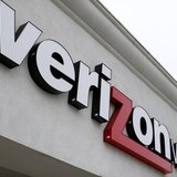 A Verizon wireless store is shown in Del Mar, California June 6, 2013. REUTERS/Mike Blake A Verizon wireless store is shown in Del Mar, California June 6, 2013. REUTERS/Mike Blake