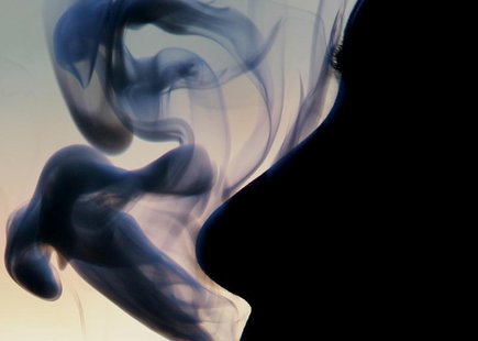 An employee of a bank smokes a cigarette at his workplace in Pontevedra, northern Spain December 15, 2005. REUTERS/Miguel Vidal An employee of a bank smokes a cigarette at his workplace in Pontevedra, northern Spain December 15, 2005. REUTERS/Miguel Vidal